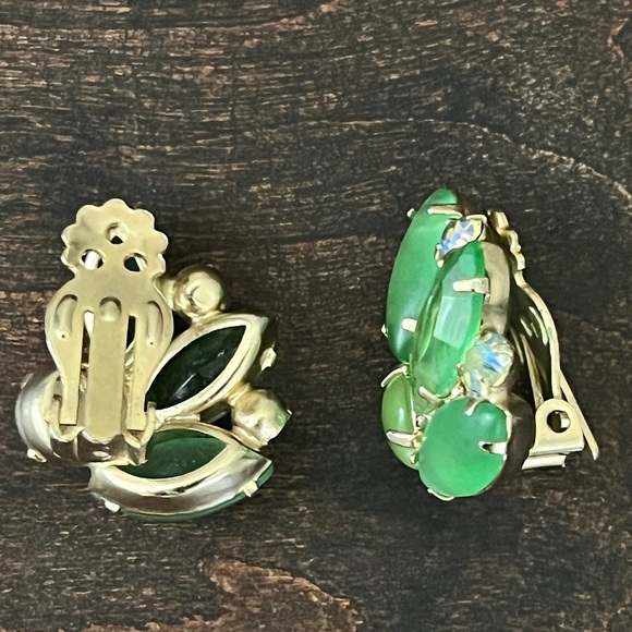 Vintage Green AB Rhinestone Frosted Glass Clip on Earrings - Picture 2 of 5